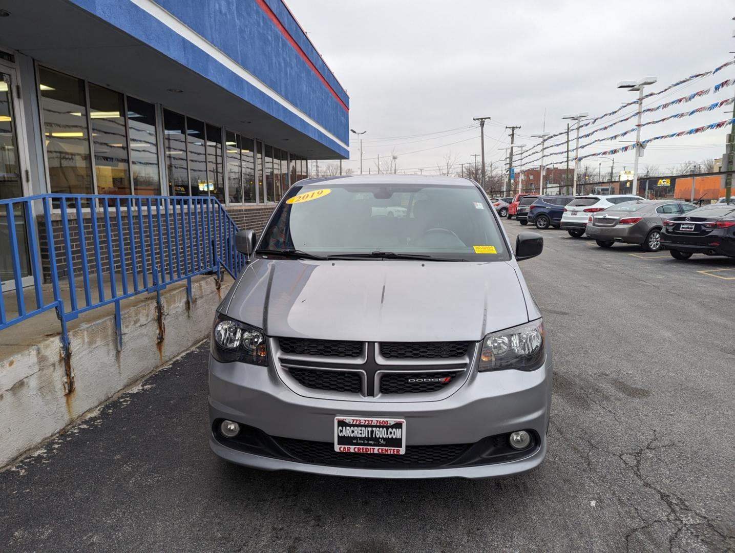 2019 SILVER Dodge Grand Caravan GT (2C4RDGEG7KR) with an 3.6L V6 DOHC 24V engine, 6A transmission, located at 7600 S Western Ave., Chicago, IL, 60620, (773) 918-3980, 0.000000, 0.000000 - Photo#2